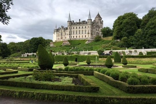 Dunrobin Castle and Glenmorangie Distillery 8 Seater Bus Tour from Inverness