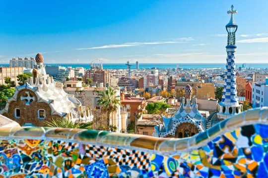Private Barcelona and Park Güell Tour with hotel Pick-up