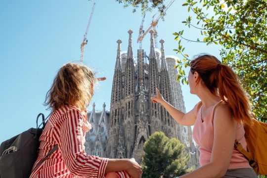 Sagrada Familia & Surroundings Private Tour With Locals