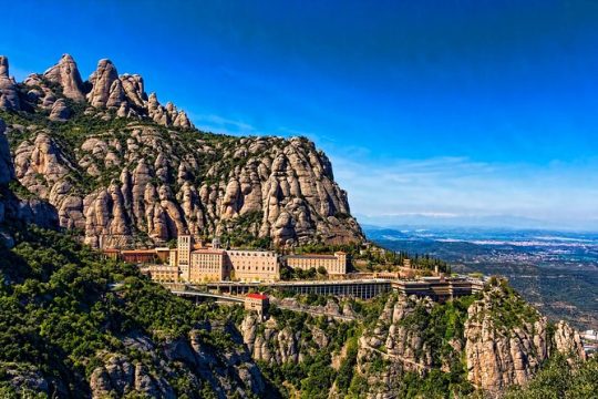 Montserrat Private Guided Tour with Pick up
