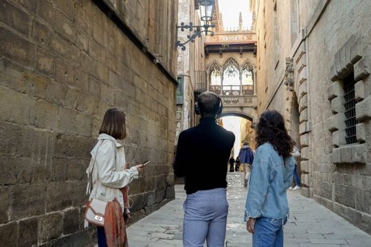 Private Tour Mysterious route with Escape Room through the Gothic Quarter