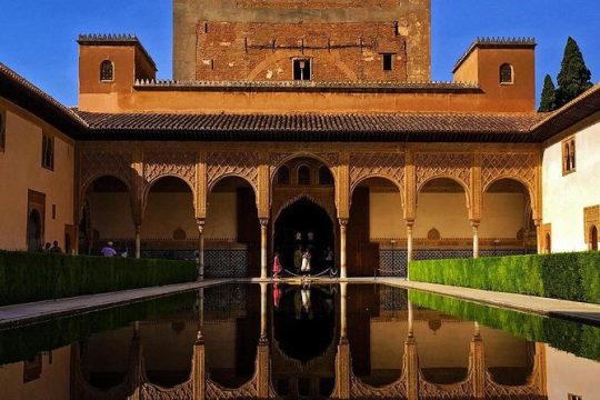 Alhambra & Nasrid Palaces Guided Combo Tour (Skip-the-Line)