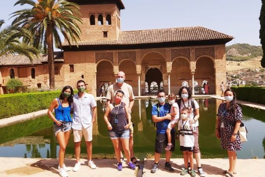 Alhambra, Generalife & Nasrid Palaces Guided Tour in Granada