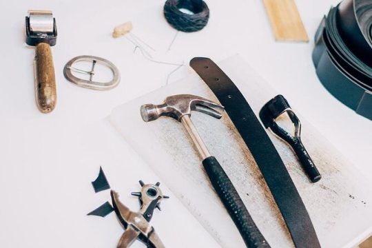 LEATHER GOODS WORKSHOP: Create and design your belt