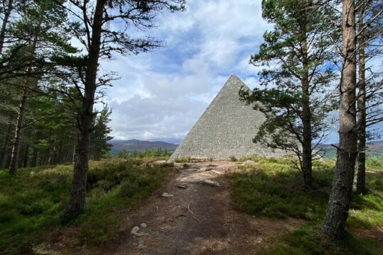 The Balmoral Cairns and Castle Guided Walk