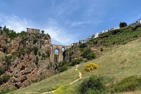 Tour in Ronda with Guided Visit and Setenil de las Bodegas