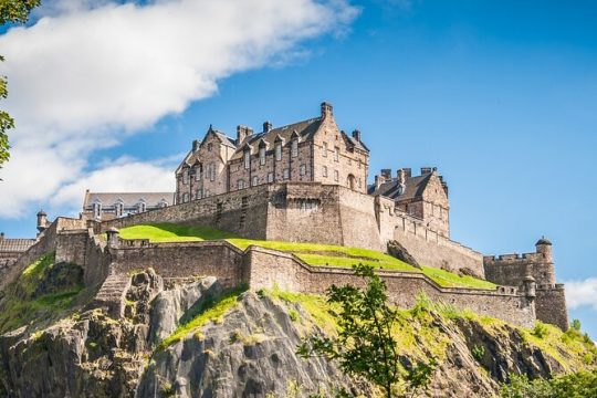 Edinburgh Castle: Highlights Tour with Tickets, Map, and Guide