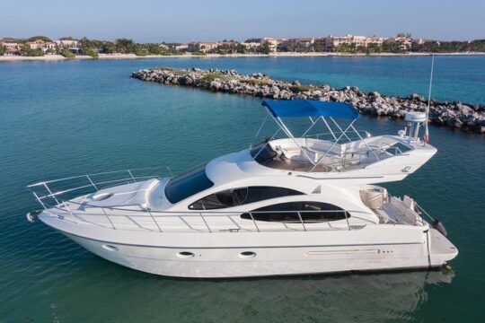 4-Hour Private 42' Azimut Yacht Tour w/ Food, Open Bar & Snorkeling
