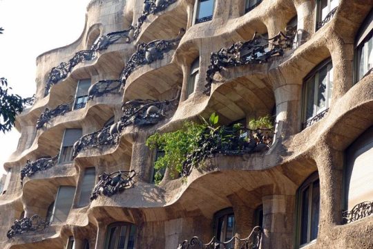 Private 4-hour Tour 'a la Carte' in Barcelona with private pick up and drop off