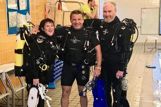 Get a taste of Scuba Diving in confined water