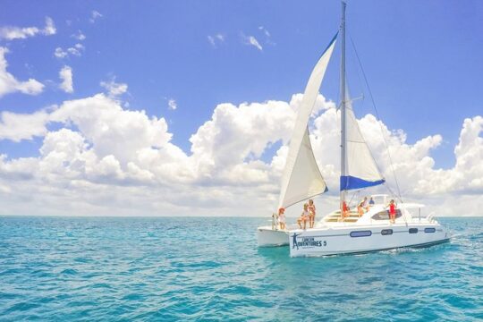 Snorkeling in Isla Mujeres, Luxury Sailing