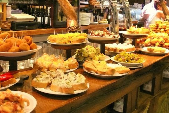 Private Tapas Walking Tour in Barcelona Modernist Area with Dinner included