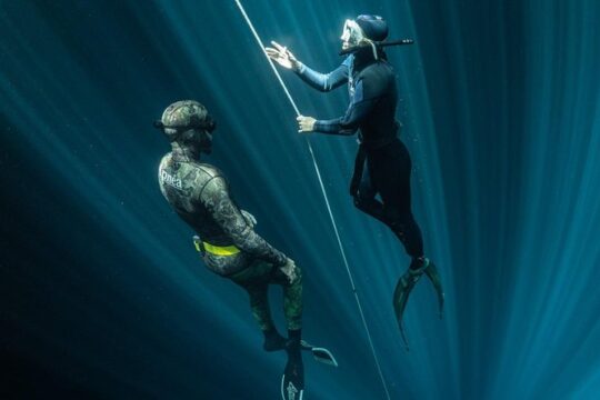 Training session for certified freedivers