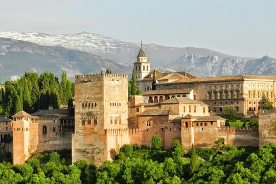 Touristic highlights of Granada on a Private half day tour with a local