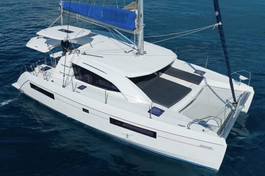 8-Hour Private 40' Catamaran 2Stop Tour to Cozumel Beach, Food, Drinks & Snorkel