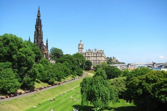 Semi-Private Edinburgh City Walking Tour with a Local Expert Guide