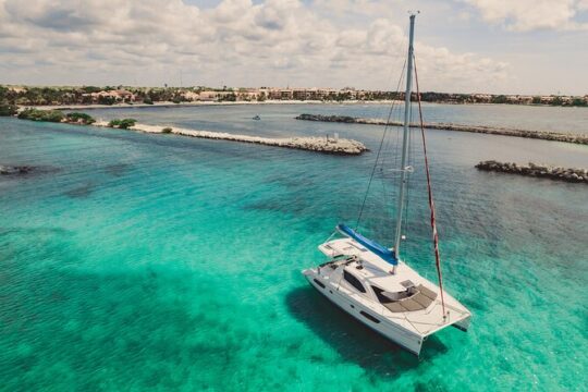 8-Hour Private 44' Leopard Catamaran Tour to Cozumel Beach w/Food & Open Bar