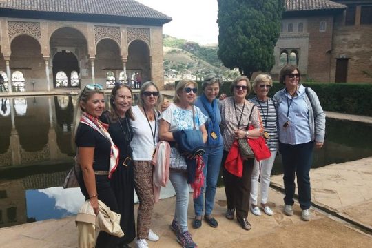 Alhambra:Join a Group,with a specialist guide.Skip the line .