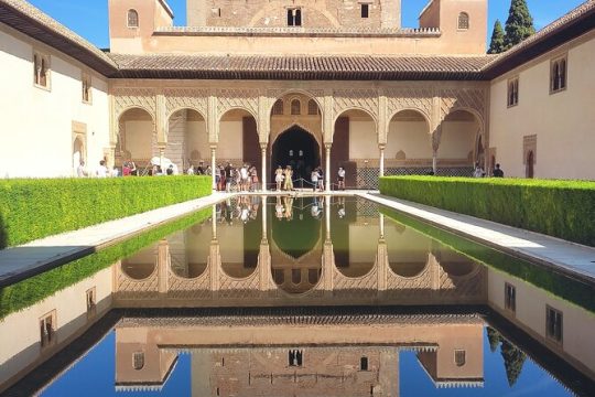 Private Tour to the Alhambra with Official Guide