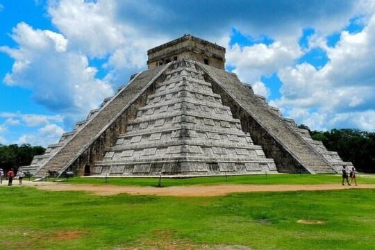 Chichen Itza Marvels: Explore the Ancient Wonders