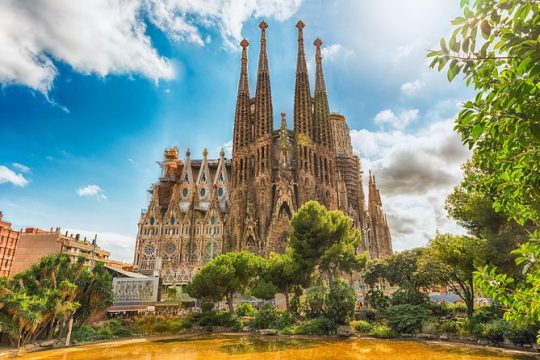 Barcelona Private City Tour (Top Attractions + Pick-up)