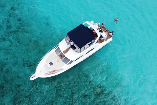 4 hours snorkel & beach tour - Private Yacht 47 ft