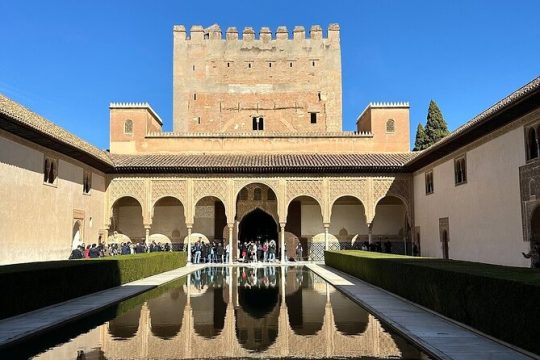 Discover the Alhambra in its entirety: Audio guide with Nasrid Palaces