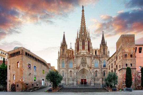 Barcelona Cathedral: Ticket, Guided Tour, Terrace + VR Experience