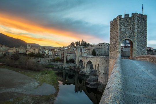 Private Besalú & 3 Medieval Towns Tour with Hotel PickUp from Barcelona