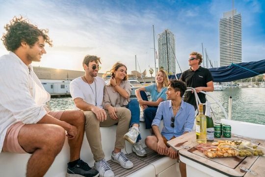 Private Sailing Trip with Drinks & Snacks in Barcelona