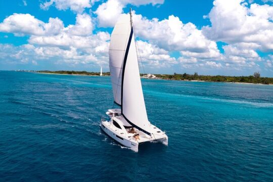 Cozumel Luxury Sailing & Snorkeling with Lunch and Open Bar Onboard