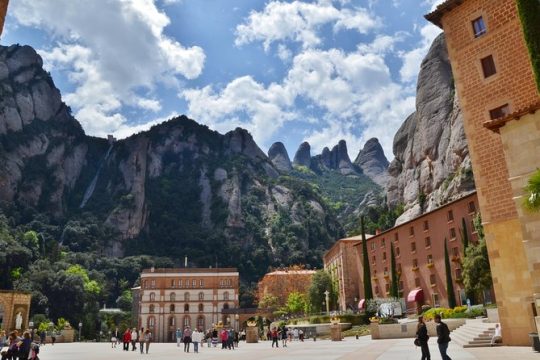 Full Day Private Tour of Montserrat and Winery from Barcelona with pick up