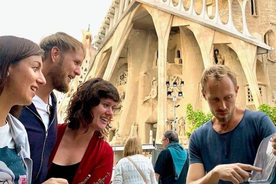 Sagrada Familia Exterior Free Tour: Stories, Secrets & Symbolism