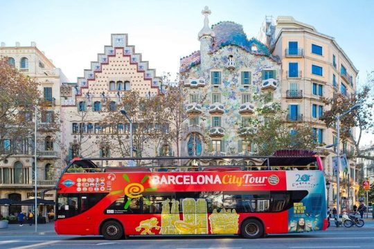 Barcelona City Tour Hop On Hop Off + Moco Museum Ticket