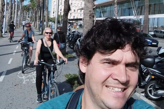 Barcelona highlights bike tour
