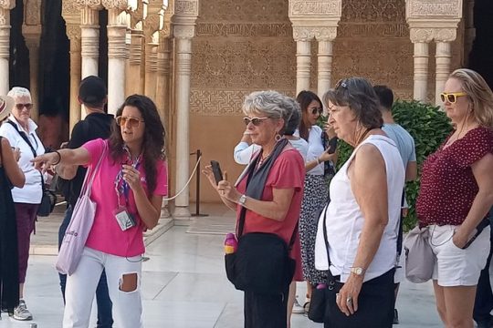Alhambra Tour & ticket: Nasrid Palaces, Alcazaba & Generalife