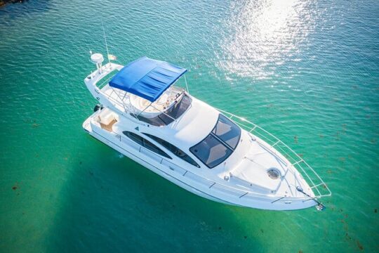 5-Hour Private 42' Azimut Yacht 2-Stop Tour w/ Food, Open Bar & Snorkeling