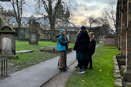 Edinburg : Private Haunted Graveyard Walking Tour